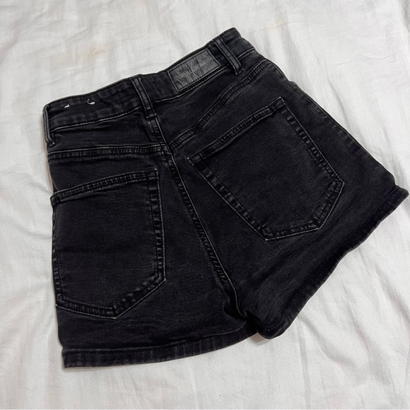 Pull&Bear Black Denim Womens Short Size 0 - Picture 2 of 3